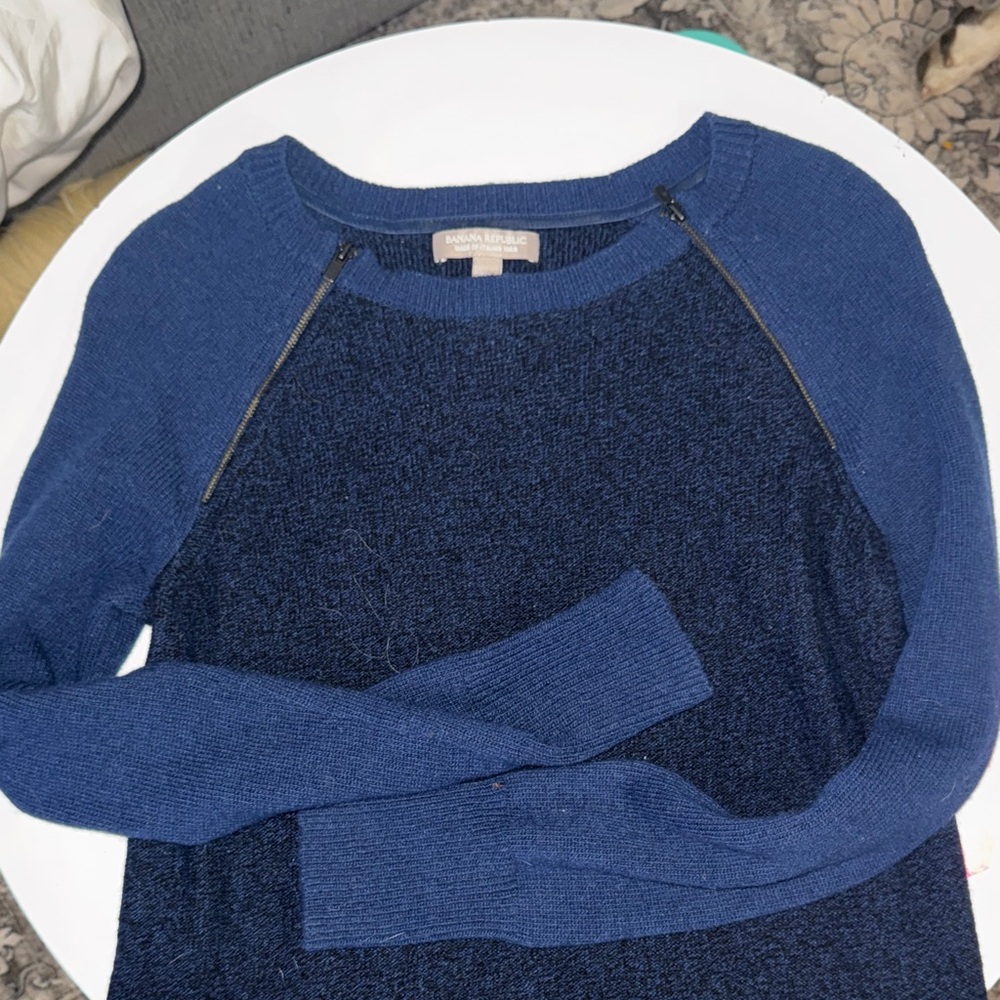Banana Republic Navy and Blue Crew Neck Sweater
